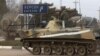 Тежка военна техника преминава през северната част на Кримския полуостров в ранните часове на 24 февруари