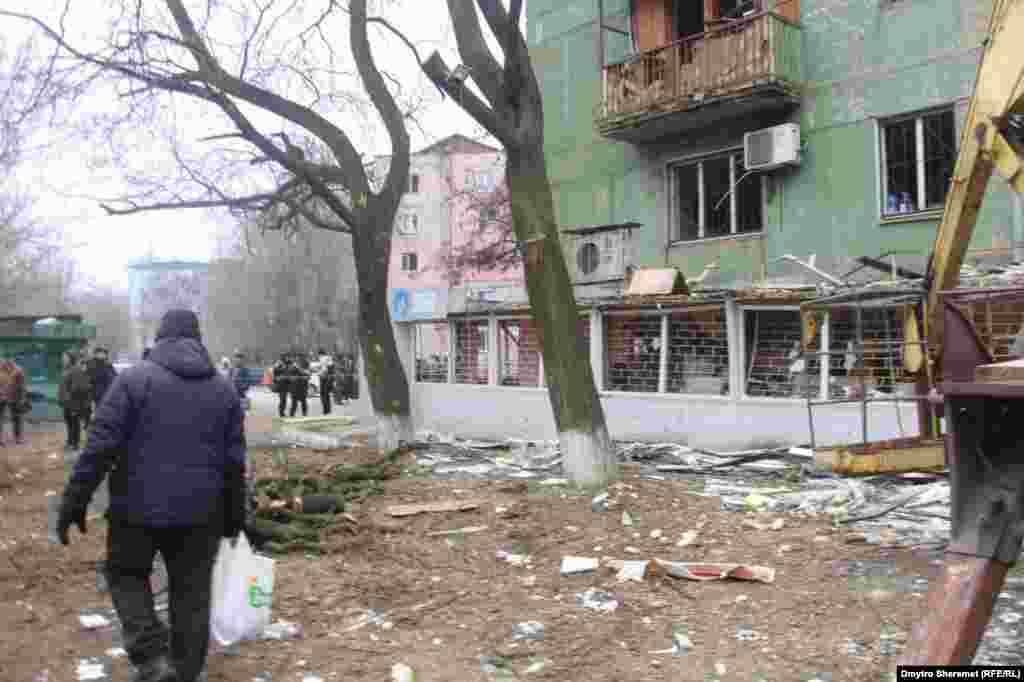 Один із будинків у Запоріжжі, що постраждали від російського обстрілу в ніч на 16 січня 