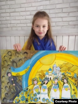 Ника с една от своите картини