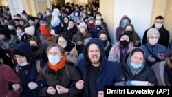 Protest u Sankt Peterburgu 27. februara zbog invazije na Ukrajinu. Od tada je privedeno više od 15.000 demonstranata, kao i ljudi koji su se na internetu usprotivili ratu.
