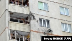 Засегнат от обстрел жилищен блок в Харков. Снимката е от 26 февруари