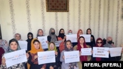 په کابل کې د زده کړو او کار په ملاتړ د ښځینه معترضانو د اعتراض یو انځور: انځور له ارشیفه