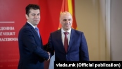 Prvi susret tada novoizabranog, danas premijera Bugarske u ostavci Kirila Petkova i njegovog makedonskog kolege Dimitra Kovačevskog u Skoplju, januar 2022. 