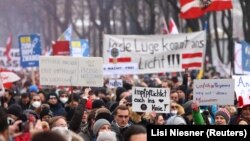 Акція протесту у Відні проти коронавірусних обмежень, грудень 2021 року