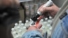 Сотрудник магазина во Львове отмечает российскую продукцию. 