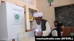 په پشين کې يو تن د رایو اچول په وخت 
