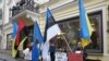 Пікет біля посольства Росії в Таллінні проти війни в Україні, 2016 рік. 