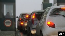 Проект Еврокомиссии подразумевает, что национальные правительства смогут закрывать границы лишь на пять дней, а после этого запрос будет передаваться на рассмотрение центральным органам власти Евросоюза