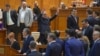 Subvenția pentru finanțarea partidelor a crescut constant în ultimii ani, în timp ce transparența cu privire la cheltuirea lor e tot mai redusă la PSD și PNL, principalele partide parlamentare și membre ale Coaliției. Imagine generică: vot în Parlament, februarie 2020