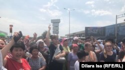 Акция протеста арысцев в Шымкенте, 27 июня 2019 года.