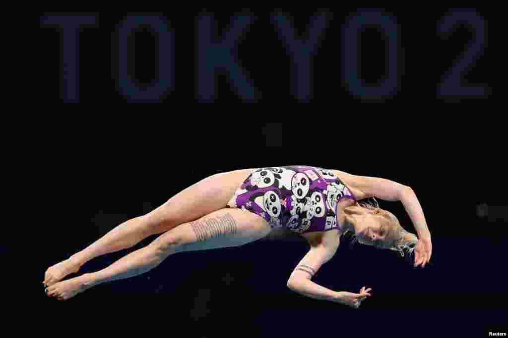 Українка Софія Лискун на Олімпіаді в Токіо 2020 виконує стрибок у воду під час попереднього раунду змагань серед жінок з 10-метрової платформи. Токіо, 4 серпня 2021 року 