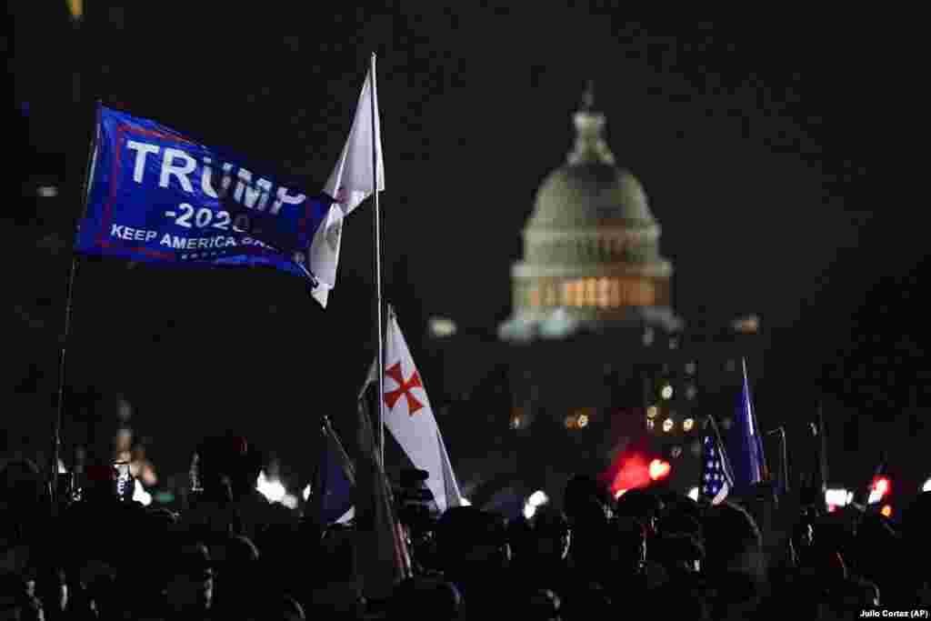 Прихильники президента Дональда Трампа на мітингу на Площі Свободи у Вашингтоні у вівторок, 5 січня 2021 року