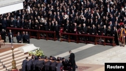 Площадь Святого Петра, Ватикан, 26 апреля 2025 года