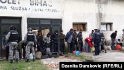 Izmještanje migranata u kamp 'Lipa', april 2020. 