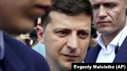 Президент України Володимир Зеленський на виборчій дільниці під час парламентських виборів. Київ, 21 липня 2019 року 