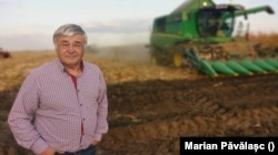 Fermierul Dimitrie Muscă spune că autoritățile nu s-au implicat suficient pentru a preîntâmpina răspândirea pestei porcine.