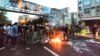 Iranski demonstranti pale kantu za smeće u glavnom gradu Teheranu tokom protesta, 21. septembar 2022.