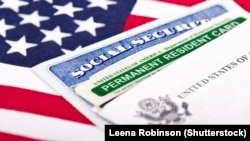 ИМА. Green Card, парчами Амрико ва корти ҳифзи иҷтимоӣ