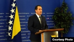 Selmo Cikotić, ministar sigurnosti BiH, predavač je na međunarodnoj grupi predmeta na Američkm univerzitetu.