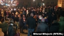 Građani zapalili svijeće za Davida Dragičevića ispred Hrama Hrista Spasitelja, fotoarhiv