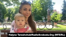 Елла Краснобриж із донечкою місяць провела у блокадному Маріуполі. У цей час її чоловік загинув на «Азовсталі»
