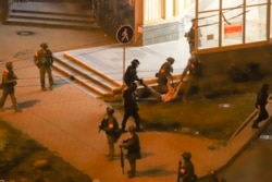 Зранку 12 серпня в Міністерстві закордонних справ України повідомляли, що вже на той час у Білорусі затримали дев’ять українців і побили українського фотокореспондента