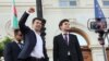 Кирил Петков и Никола Минчев пред демострация на свои поддръжници пред Народното събрание в четвъртък