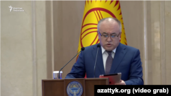 Өмүрбек Текебаев, Жогорку Кеңештин депутаты, «Ата Мекен» партиясынын лидери. 