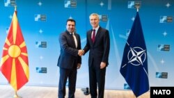 Премиерът на Македония Зоран Заев се срещна с генералния секретар на НАТО Йенс Столтенберг миналата година, за да обсъди стъпките на страната към присъединяване.