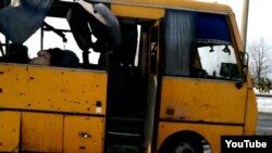Автобус із загиблими цивільними внаслідок обстрілу, 13 січня 2015 року