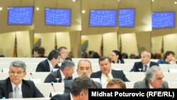 Zastupnici tokom izlaganja Slave Kukuća, 29. juni 2011