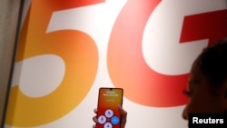 Statele UE pot restricţiona colaborarea cu furnizorii 5G de mare risc, conform unor noi recomandări ale Comisiei Europene