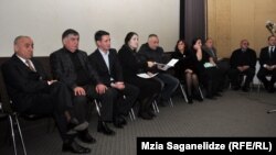 პოლიტმატიმრის სტატუსით გათავისუფლებული პირები საქმეებზე საიდუმლო გრიფის მოხსნას ითხოვენ.