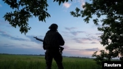 Український військовослужбовець поблизу міста Вовчанськ на Харківщині