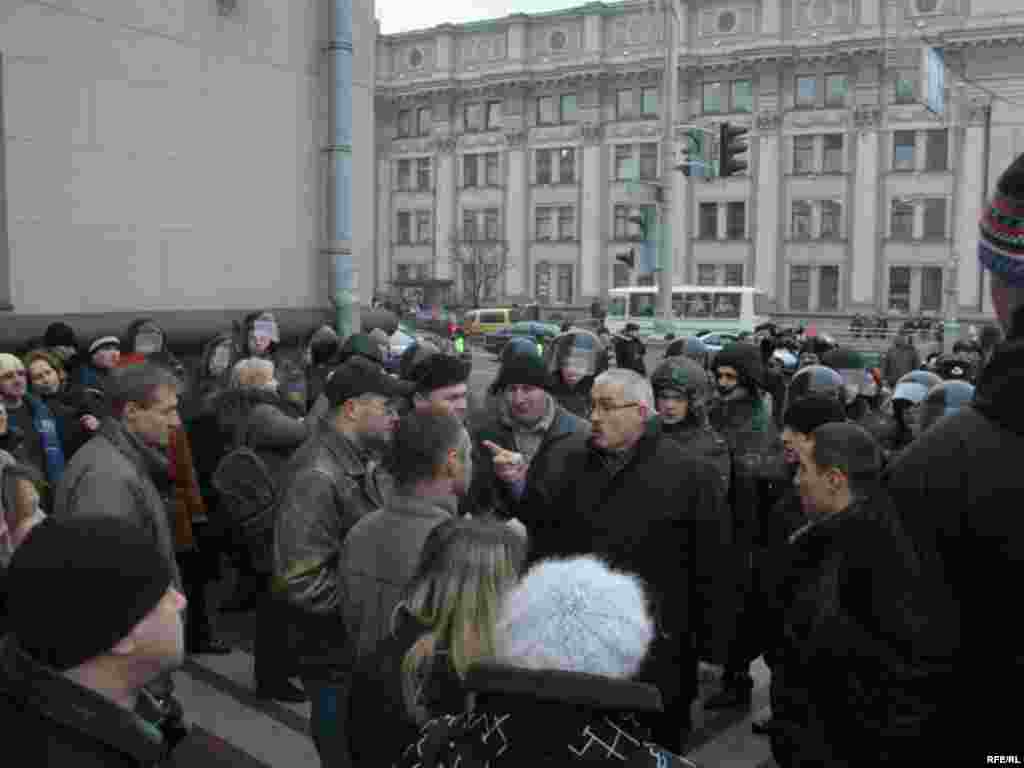 Уладзімер Навумаў заявіў, што супраць удзельнікаў акцыі завядуць крымінальныя справы
