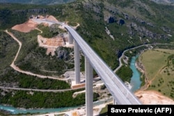 O porțiune din autostrada care va lega orașul Bar de pe coasta adriatică, de Serbia.