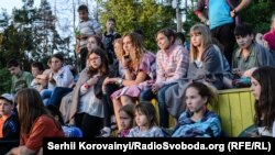 Життя наново. Діти переселенців у таборі «Лісова застава» (фотогалерея)