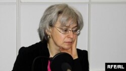 Anna Politkovskaya in a 2006 photo during a visit to RFE/RL's Moscow bureau