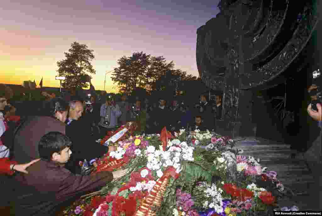 Трагедиядан 50 жыл өткөндөн кийин, 1991-жылы Украина эгемендик алган. Ошондо гана Бабий Ярда нацисттердин колунан өлгөн киевдик еврейлердин эстелиги пайда болгон. 