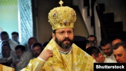 У проповіді Святослав (Шевчук) закликав політиків утриматися від рішень, які можуть створити соціальну напругу, а також від спокуси використати карантин для переслідування політичних опонентів