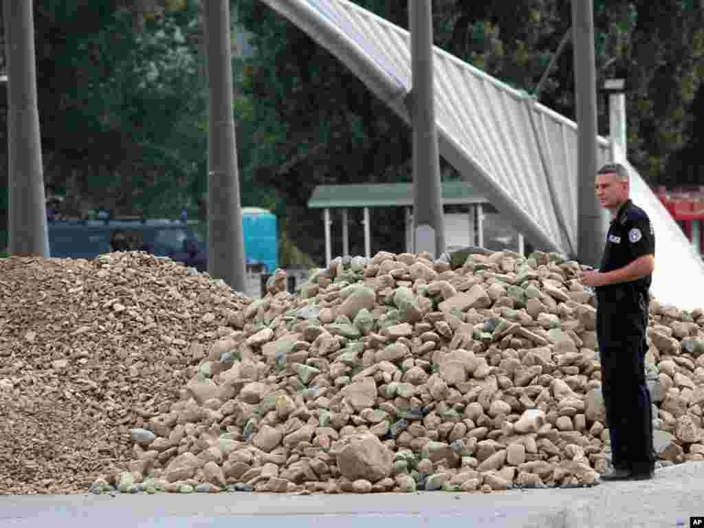 Blokirani most u Mitrovici, 15.09.2011. Foto: AP