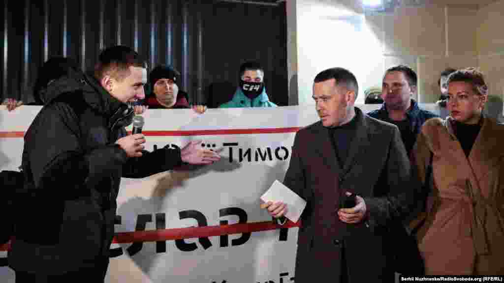 У цій справі затримали п’ятьох людей, зокрема й підозрюваного в організації злочину