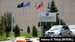 Ispred zgrade Vlade Kosova