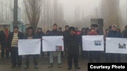 Таластын Арал айылында акцияга чогулгандар. 16-декабрь, 2021-жыл. Сүрөттү Равшан Жээнбековдун тарапташтары тарткан. 