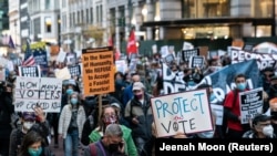 Митинги в США на следующий день после выборов с требованием считать каждый голос. Манхэттен, Нью-Йорк, 4 ноября 2020 года.