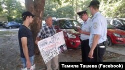 Під час пікету у Криму, 17 серпня 2017 року