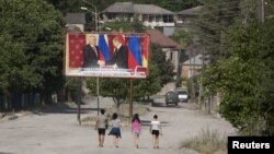 Пока трудно говорить об интеграции в республику ленингорцев по причине всеобщей замкнутости