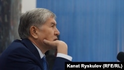 Алмазбек Атамбаев. Архивдик сүрөт.