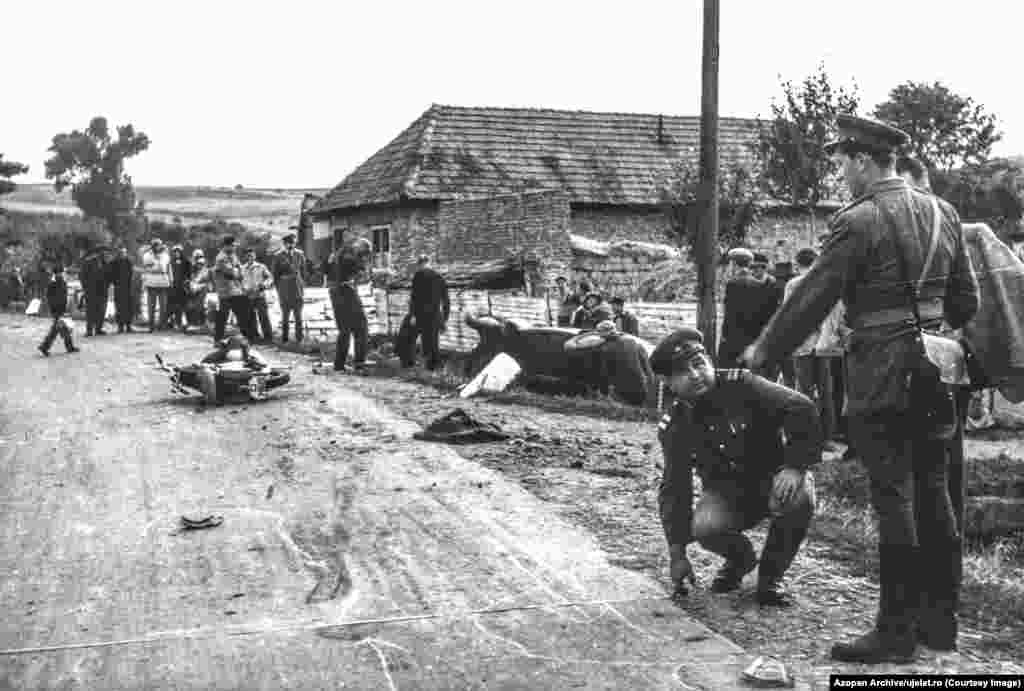 Інші підписи до фотографій відображають тон державних ЗМІ Румунії. Цей знімок наслідків ДТП 1965 року супроводжується текстом: «Ось жахливі наслідки необережності! Машина – в кюветі, мотоцикл – посеред дороги. Його власника оплакують батьки та діти. ... Давайте поспішимо засвоїти урок: безпечний транспорт також є питанням колективної відповідальності та запобіжних заходів»