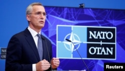 У своєму виступі Столтенберґ вказав на те, що Росія розміщує тисячі готових до бою військових та військове обладнання на території Білорусі, яка, як і Україна, межує зі східним флангом НАТО